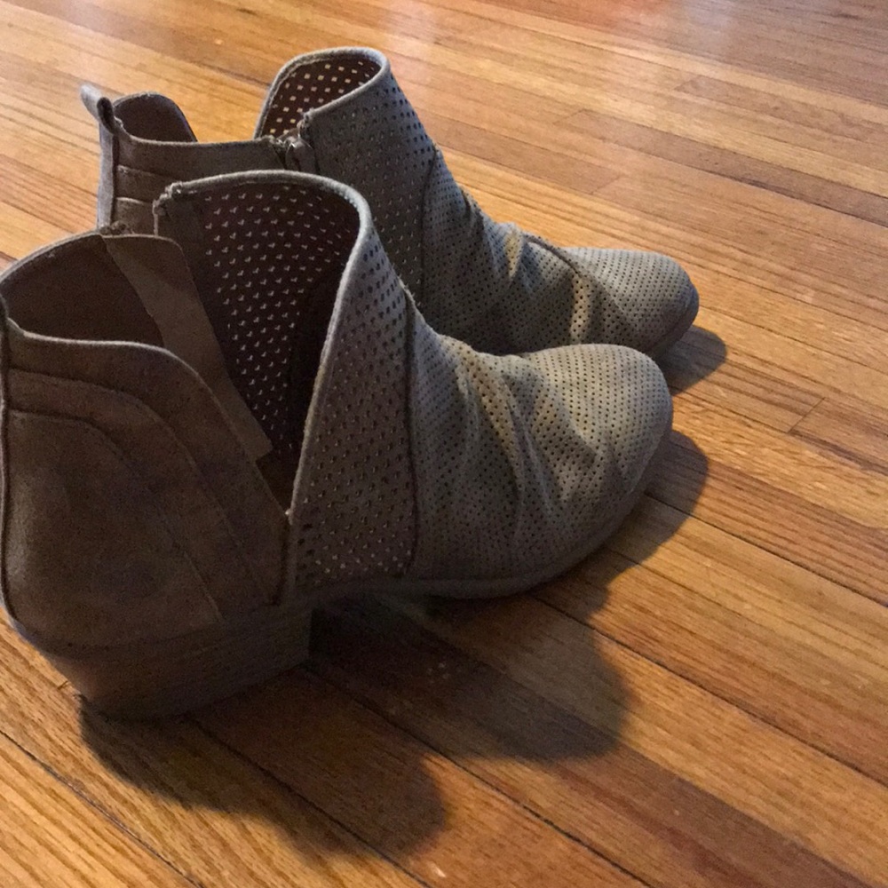 Tan booties - Picture 3 of 4